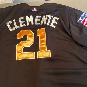 Men’s Pittsburgh Pirates Jersey SZE L
